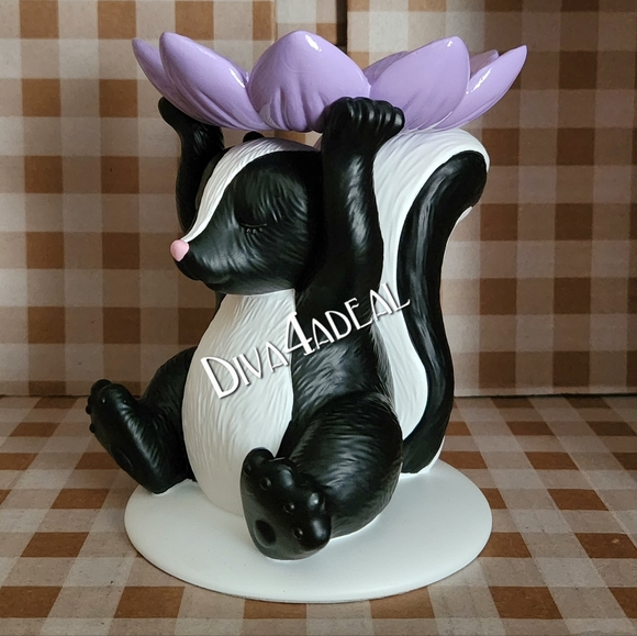 New! Bath & Body Works FLOWERY SKUNK Pedestal 3-Wick Candle Holder - Picture 2 of 5